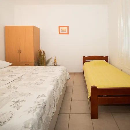 Vala * Betina (Sibenik-Knin)