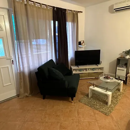 Vala Apartment *