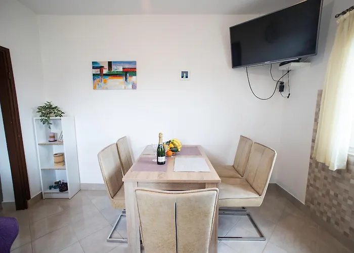 Vala * Betina (Sibenik-Knin)