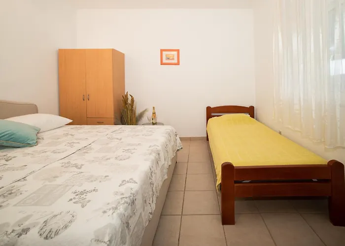 Vala * Betina (Sibenik-Knin)