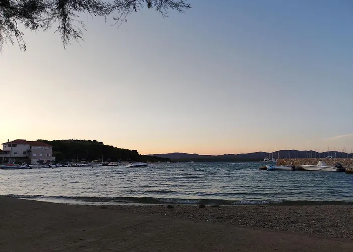 Vala * Betina (Sibenik-Knin)